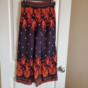 Patterned pants! 🖤💮🍂